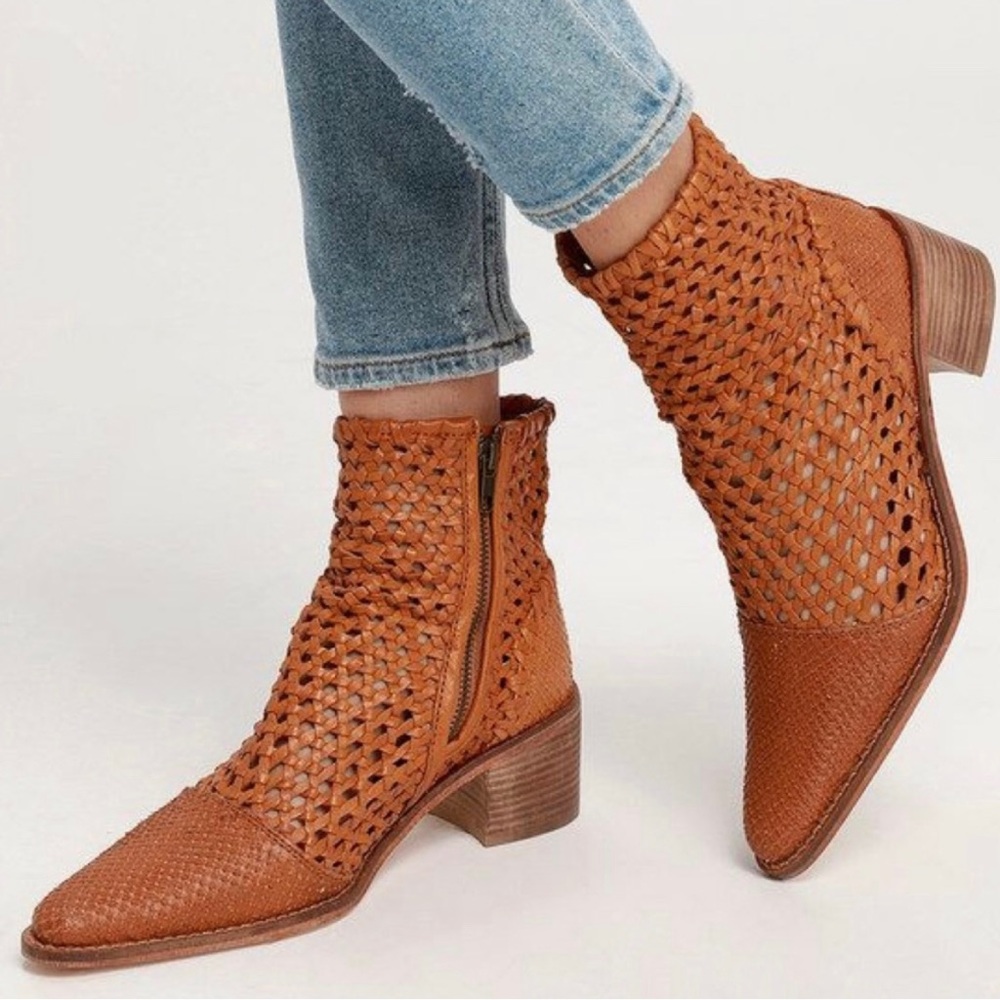 FREE PEOPLE In the Loop Woven Leather Boot Pointy Toe EU 39 Sz 9